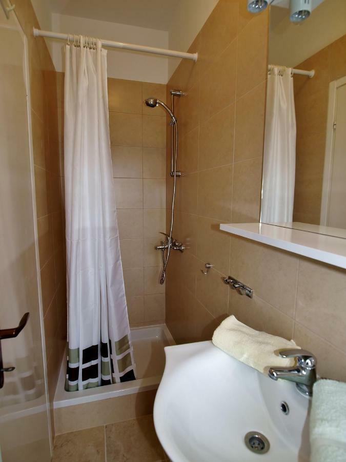 Apartments Ljubica Barbat na Rabu Dış mekan fotoğraf