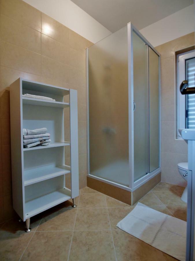 Apartments Ljubica Barbat na Rabu Dış mekan fotoğraf