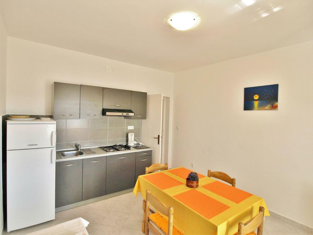Apartments Ljubica Barbat na Rabu Dış mekan fotoğraf